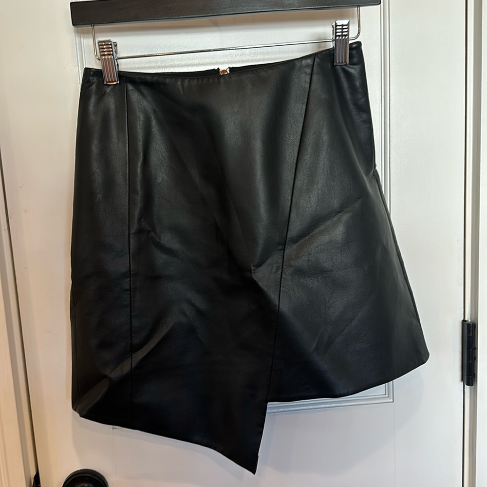 Ted Baker Oolive black, leather asymmetrical, mini skirt size 0